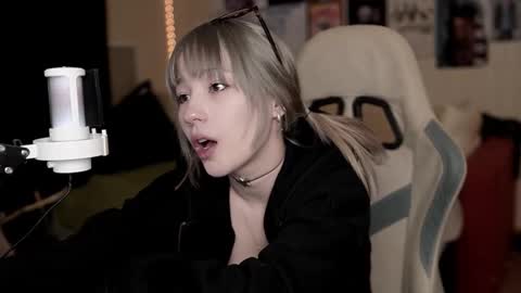 Ariana and Erik online show from February 5, 4:54 pm