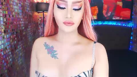 KYLIE BELLA  TS online show from February 7, 9:15 pm