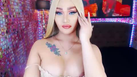 KYLIE BELLA  TS online show from February 27, 10:22 am