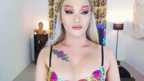 KYLIE BELLA  TS online show from September 16, 7:11 am