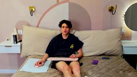 travisrivas online show from February 18, 2:50 pm