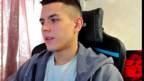 travisrivas online show from February 16, 12:21 pm