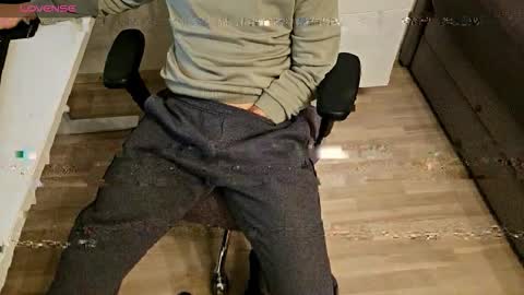 tree1989 online show from November 16, 7:38 pm