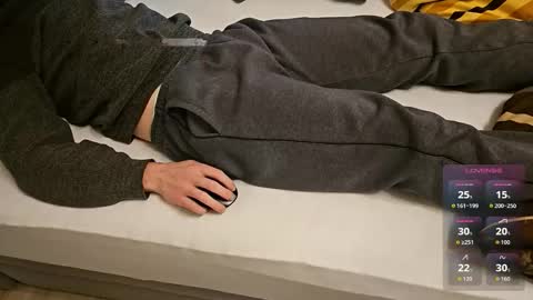 tree1989 online show from March 14, 8:13 pm