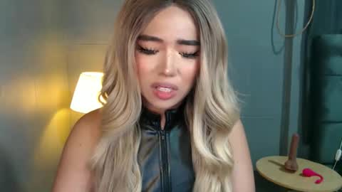 trexie_fucks15 online show from November 4, 3:41 am