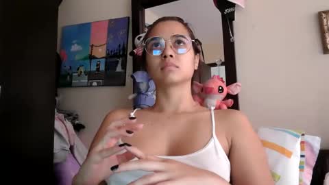 triana_bell online show from March 17, 5:07 pm