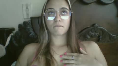 triana_bell online show from November 22, 8:18 pm