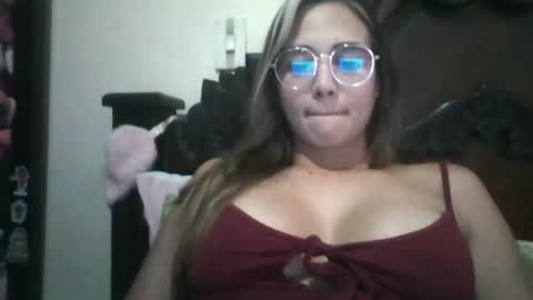 triana_bell online show from March 11, 9:59 pm