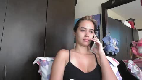 triana_bell online show from March 28, 3:24 pm