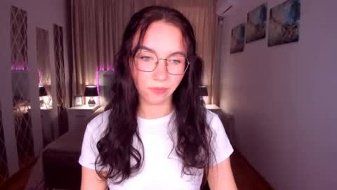 TriciaDaisy online show from July 17, 2:52 pm