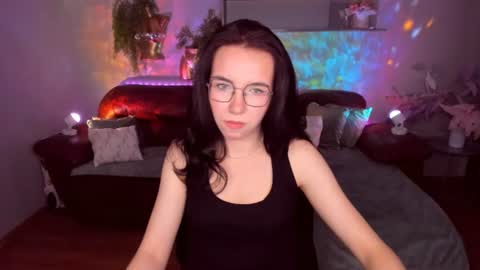 TriciaDaisy online show from June 17, 9:36 am