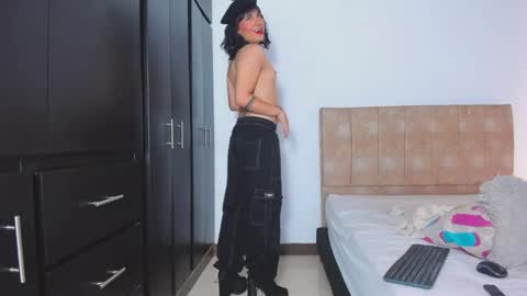 Snapshot of trinydoll chatting on October 21, 2:54 pm Triny online show from October 21, 2:54 pm