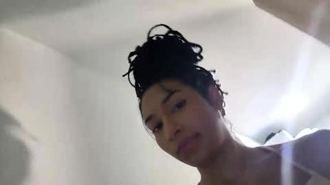 trixiandsuki online show from November 15, 12:45 am