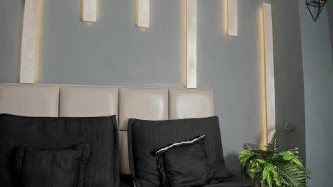  C H L O E online show from February 28, 9:19 pm