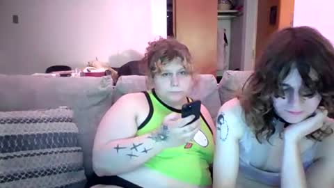 Gigi online show from June 18, 2:28 am