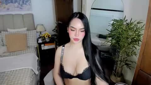 Graciella online show from June 2, 6:32 pm