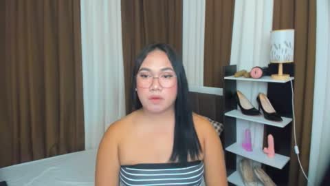 Karen Oquio online show from September 22, 6:45 pm