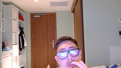 tudorasputas online show from April 19, 12:00 am