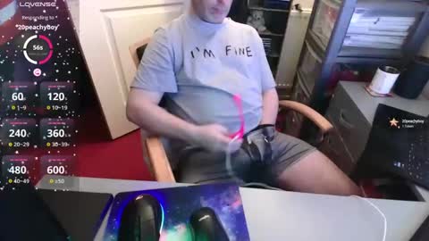 Snapshot of tunes1979 chatting on January 12, 1:58 pm VerywellHung online show from January 12, 1:58 pm