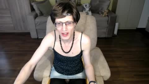 Clementine online show from May 27, 10:45 am