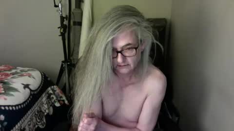 twigslet online show from March 28, 2:02 am