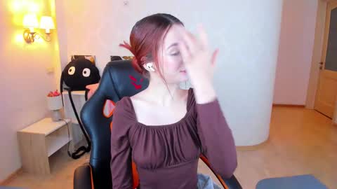 twin_kies online show from February 19, 9:14 pm