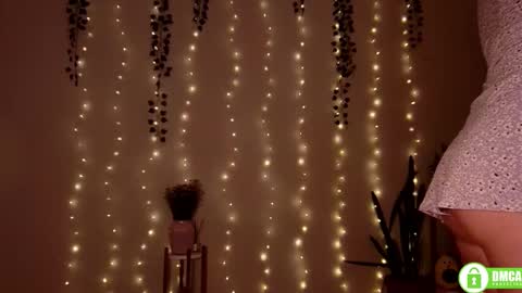 Snapshot of twix_girl chatting on October 6, 7:53 pm Stranger online show from October 6, 7:53 pm