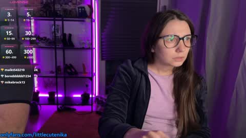 Snapshot of two_0f_us chatting on December 8, 11:08 pm Two of us online show from December 8, 11:08 pm