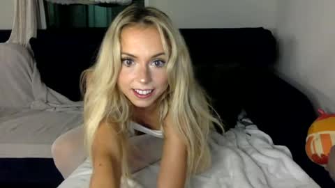 twofrens online show from July 18, 2:57 am