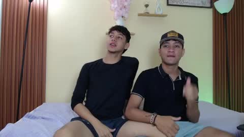 twohottrouble  online show from April 2, 10:06 pm