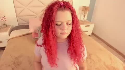 Twiggy online show from September 18, 9:19 pm