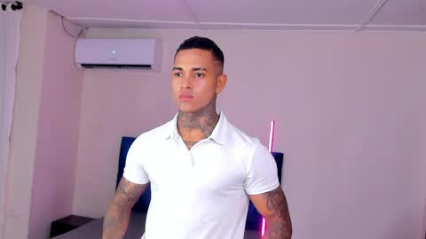 tyler_bell_ online show from April 2, 3:47 am