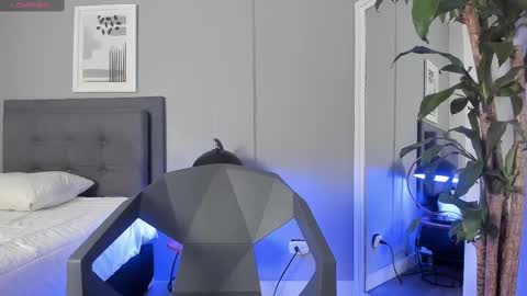 Tyler Fox online show from September 28, 8:29 pm