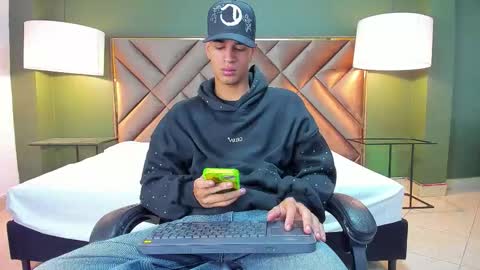 Snapshot of tyler_rodriguez chatting on October 23, 9:59 pm Tyler Rodriguez online show from October 23, 9:59 pm