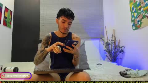 Snapshot of tylergiuseppe_ chatting on February 14, 10:47 pm tylergiuseppe_ online show from February 14, 10:47 pm