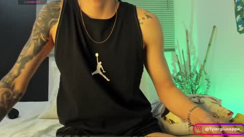 Snapshot of tylergiuseppe_ chatting on January 17, 5:42 am tylergiuseppe_ online show from January 17, 5:42 am