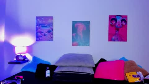 tyra   online show from December 4, 3:17 am