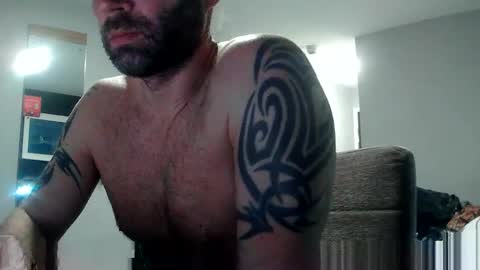 ukguyitsme online show from February 24, 10:51 am