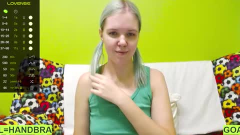 Snapshot of ultra_meow chatting on February 9, 3:32 am Roxy online show from February 9, 3:32 am