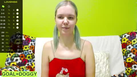 Snapshot of ultra_meow chatting on February 7, 9:26 pm Roxy online show from February 7, 9:26 pm