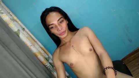 Snapshot of uncut_queen chatting on October 22, 1:09 am LOVELY JANE online show from October 22, 1:09 am