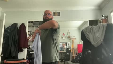 uncutbeard129840 online show from April 16, 12:22 am