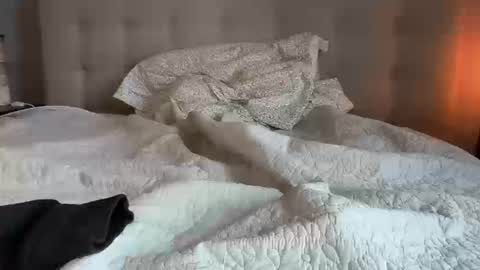 Snapshot of uncutnudist chatting on October 15, 11:48 pm uncutnudist online show from October 15, 11:48 pm