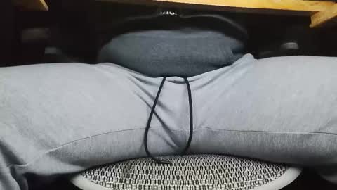 Under the desk online show from November 11, 4:42 pm