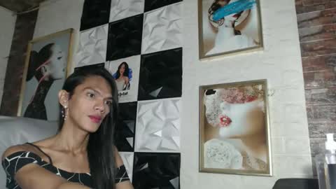 Snapshot of ur_chrizzy_fav chatting on October 21, 5:27 pm chrizzy online show from October 21, 5:27 pm