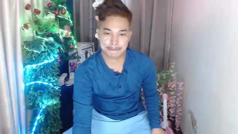 ur_hugechinito online show from December 23, 4:28 pm