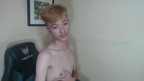 urasian_ladyboyxxx online show from April 23, 7:16 am