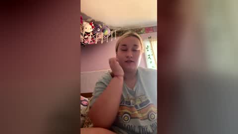 urfavaburn19 online show from April 1, 3:53 pm