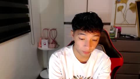 Ethan online show from April 6, 12:06 pm