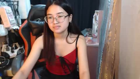 urlovelychinita online show from October 15, 1:09 am